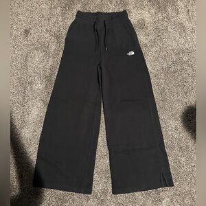 💕 Moving Sale! 💕 
The North Face Wide Leg Flare sweatpants